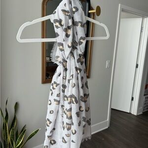 2 Chic Gray Fringed Scarf